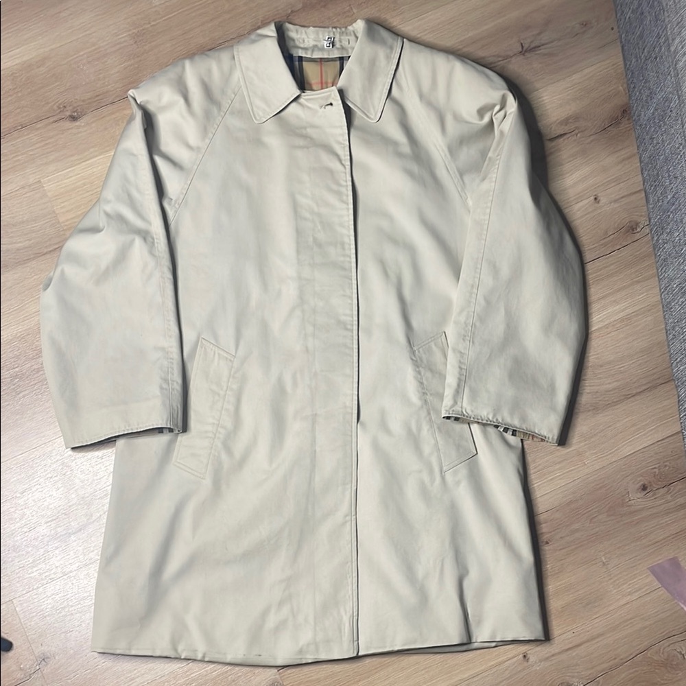 Vintage Burberry Camden Car Coat. Made in England. Fits Size XL? Dry Cleaned.